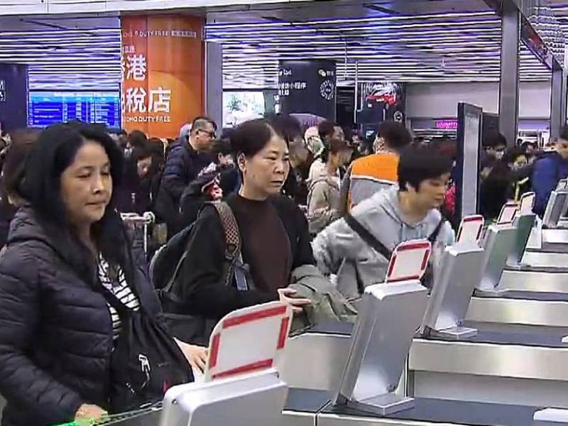聖誕北上丨截至早上10時28萬人次出入境 逾八成出境