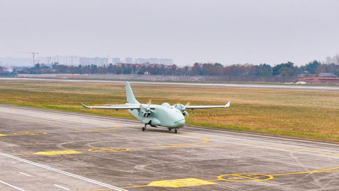 全球首款混合動力無人運輸機在重慶首飛