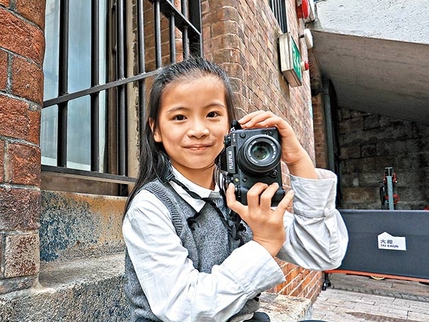 7歲街頭攝影師 年吸70萬粉絲 小小鏡頭捕捉眾生相