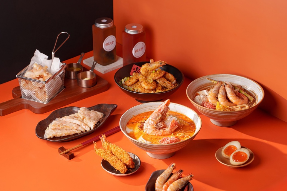上環新開「蝦三少」8小時濃厚蝦湯拉麵登場 最平$88起 開張3大優惠：晚市二人餐半價/留言送爆谷蝦
