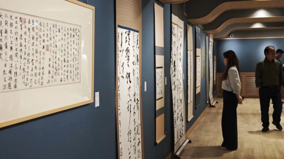 集古齋展出十位五十年代草書名家作品 呈現當代書法筆墨風格