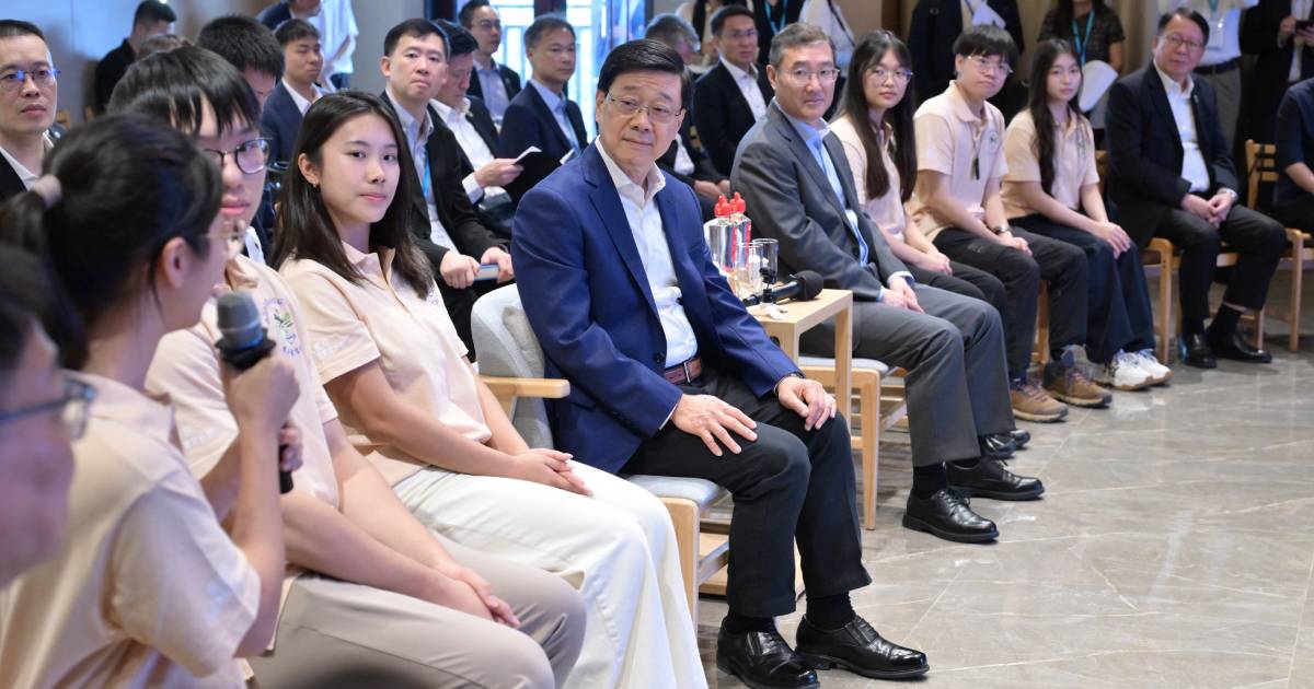出訪福建丨李家超晤赴閩實習港青 冀為推動兩地發展出力