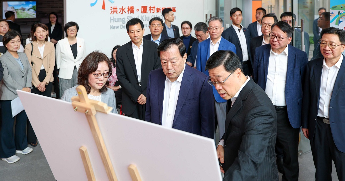 訪港調研丨夏寶龍考察北都 聽取簡約公屋最新進度