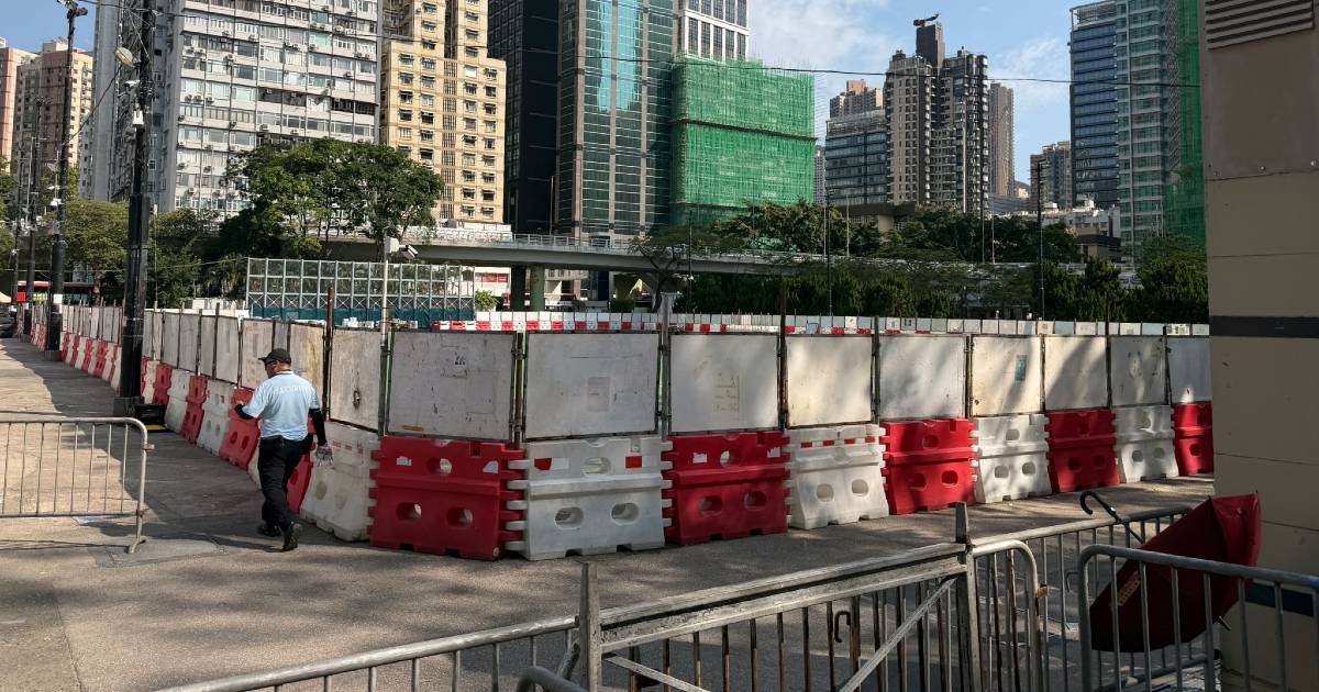 銅鑼灣天后加強布防 黑衣市民被截查