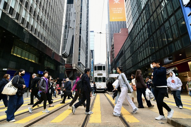 Mainland Chinese savers flock to Hong Kong as regulators tighten capital controls