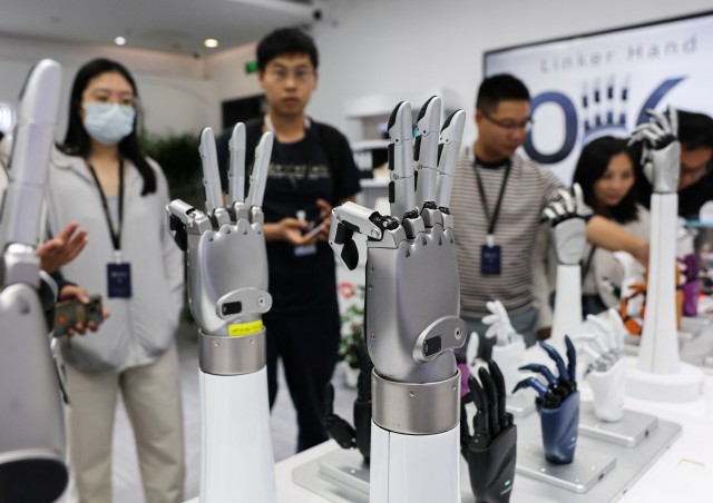 China calls for more foreign investment in advanced manufacturing