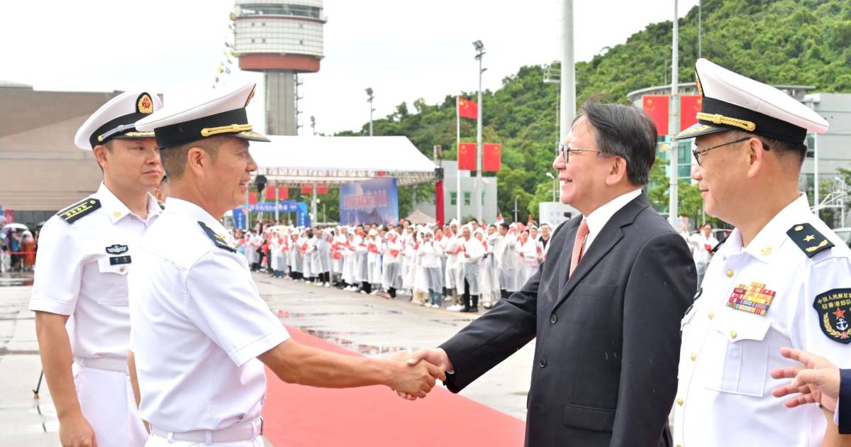 南寧艦編隊離港丨陳國基:讓香港市民為國家強盛倍感自豪